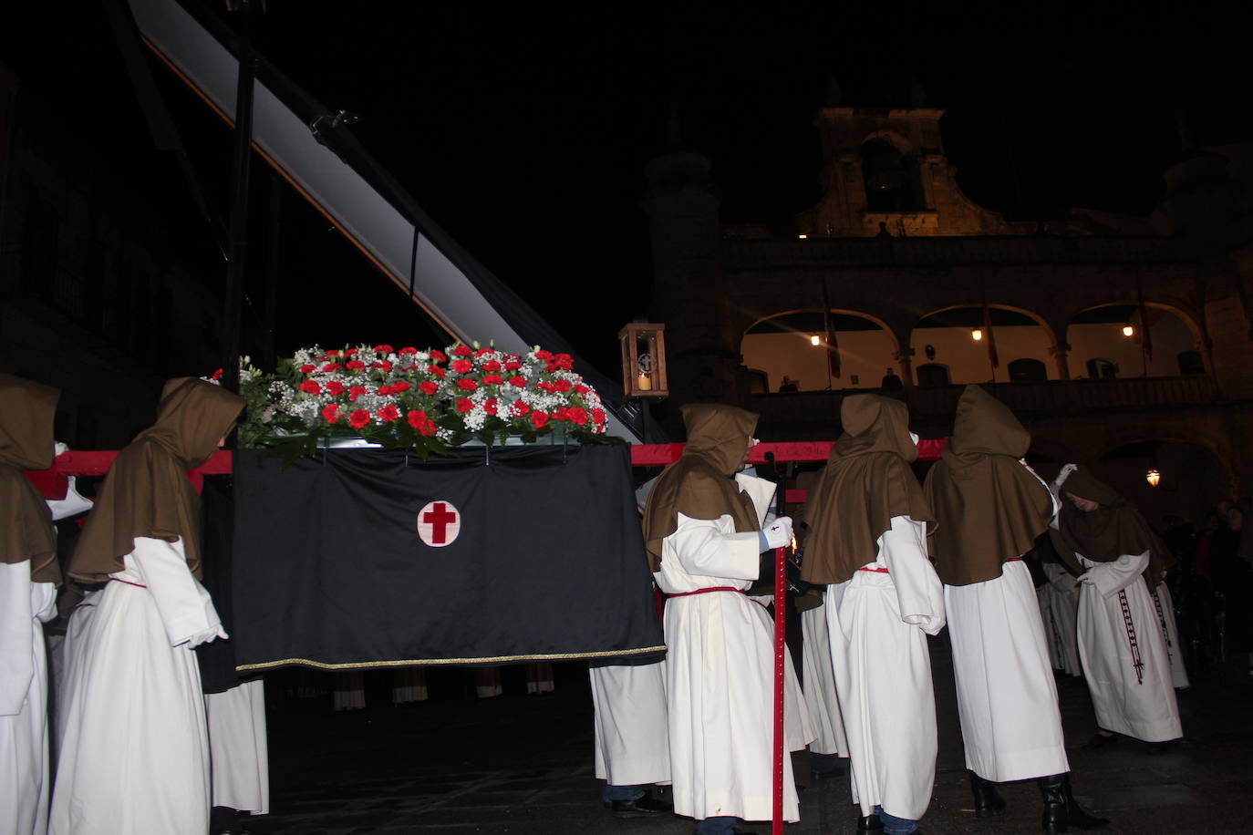 Ciudad Rodrigo saca a procesionar por primera vez su Sábana Santa