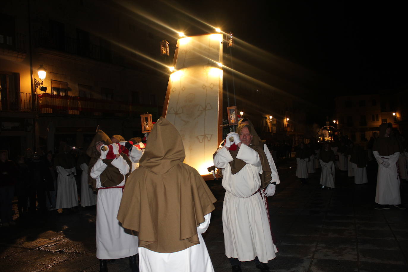 Ciudad Rodrigo saca a procesionar por primera vez su Sábana Santa