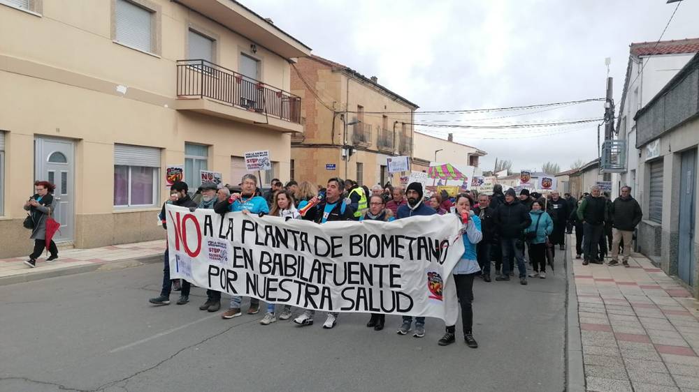 300 personas se manifiestan en Babilafuente con el lema ‘No a la planta de biometano, por nuestra salud’