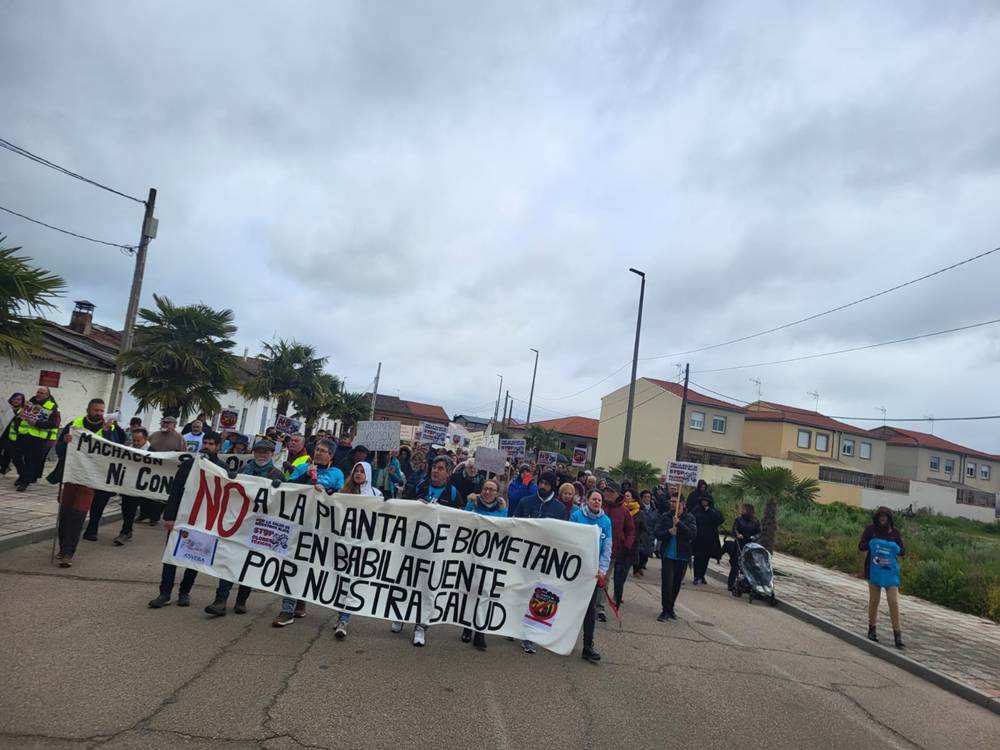 300 personas se manifiestan en Babilafuente con el lema ‘No a la planta de biometano, por nuestra salud’