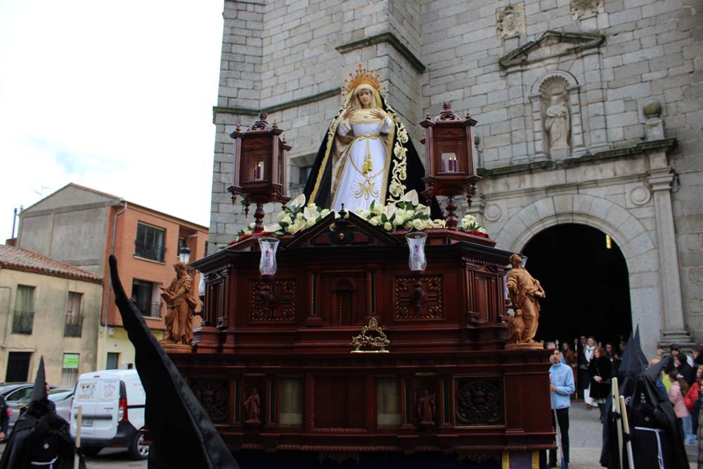 Emocionante procesión del Resucitado en Peñaranda