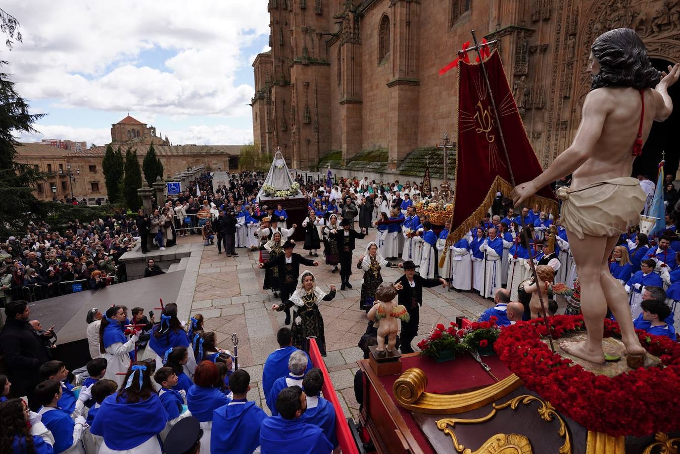 La procesión del Encuentro, en imágenes