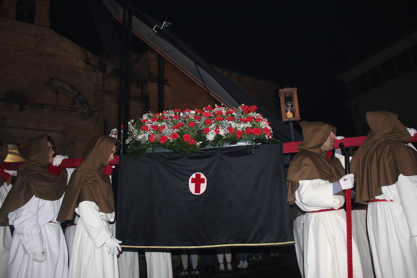Ciudad Rodrigo saca a procesionar por primera vez su Sábana Santa