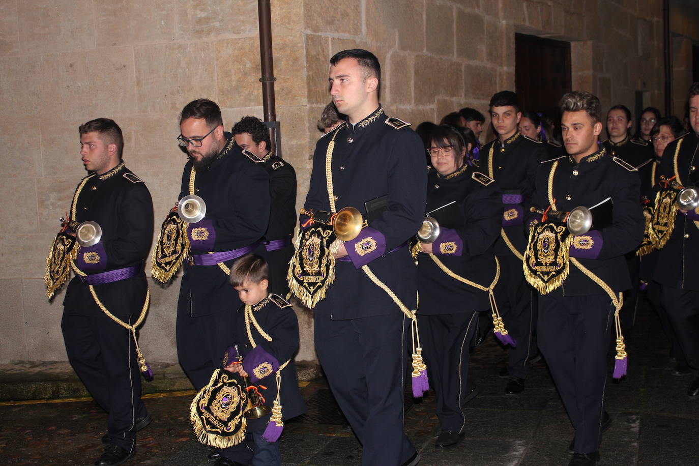 Ciudad Rodrigo saca a procesionar por primera vez su Sábana Santa