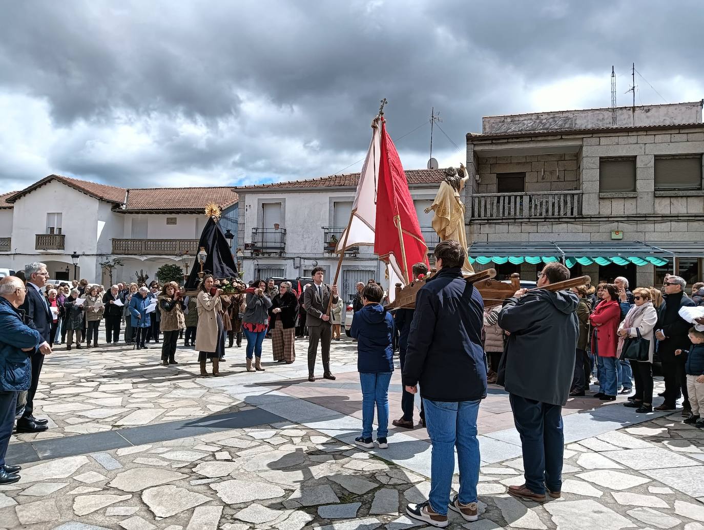Linares celebra la procesión del encuentro y recibe a la Virgen del Buen Suceso