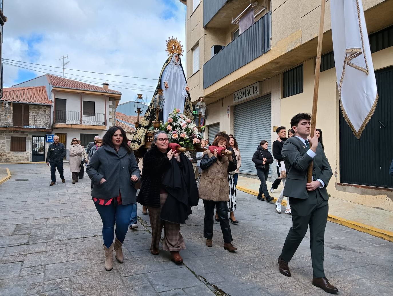 Linares celebra la procesión del encuentro y recibe a la Virgen del Buen Suceso