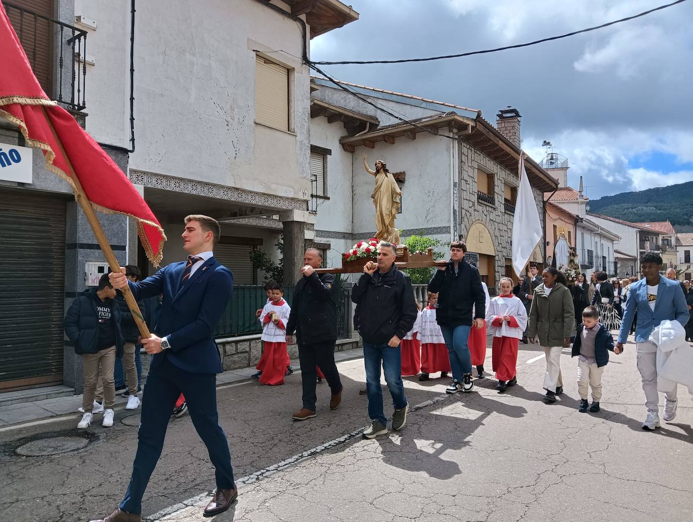 Linares celebra la procesión del encuentro y recibe a la Virgen del Buen Suceso