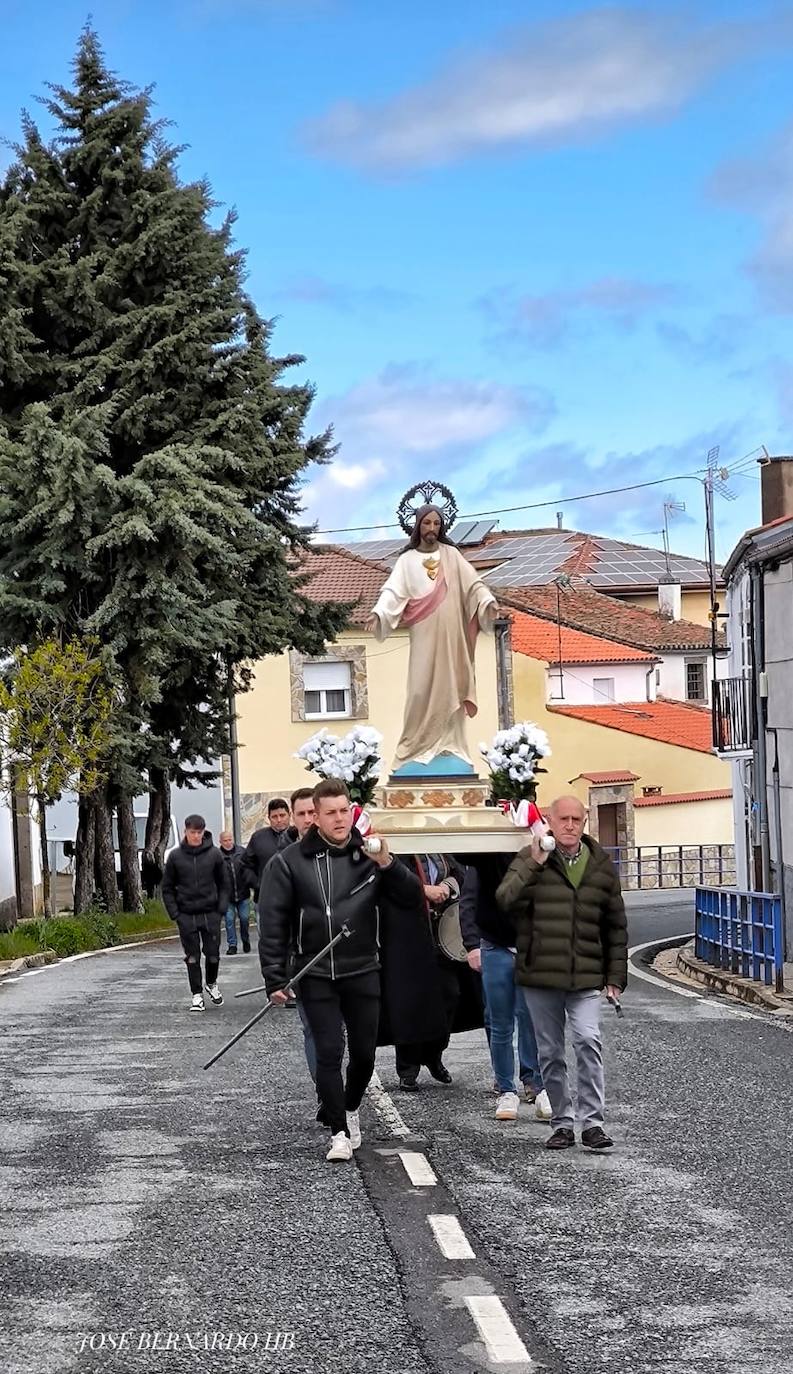 Nava de Béjar celebra la Pascua con la degustación del hornazo