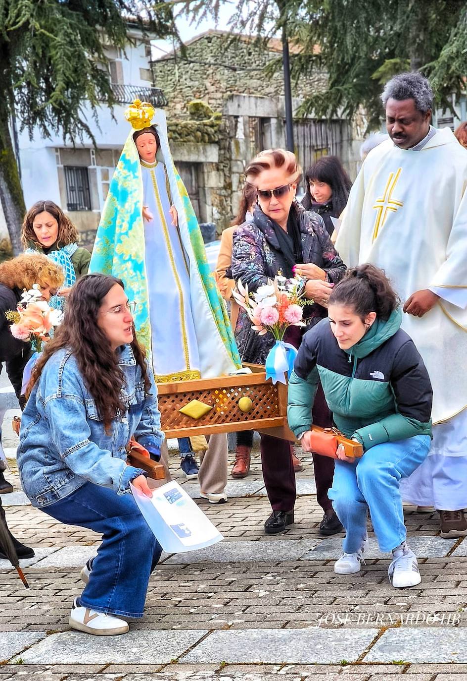 Nava de Béjar celebra la Pascua con la degustación del hornazo