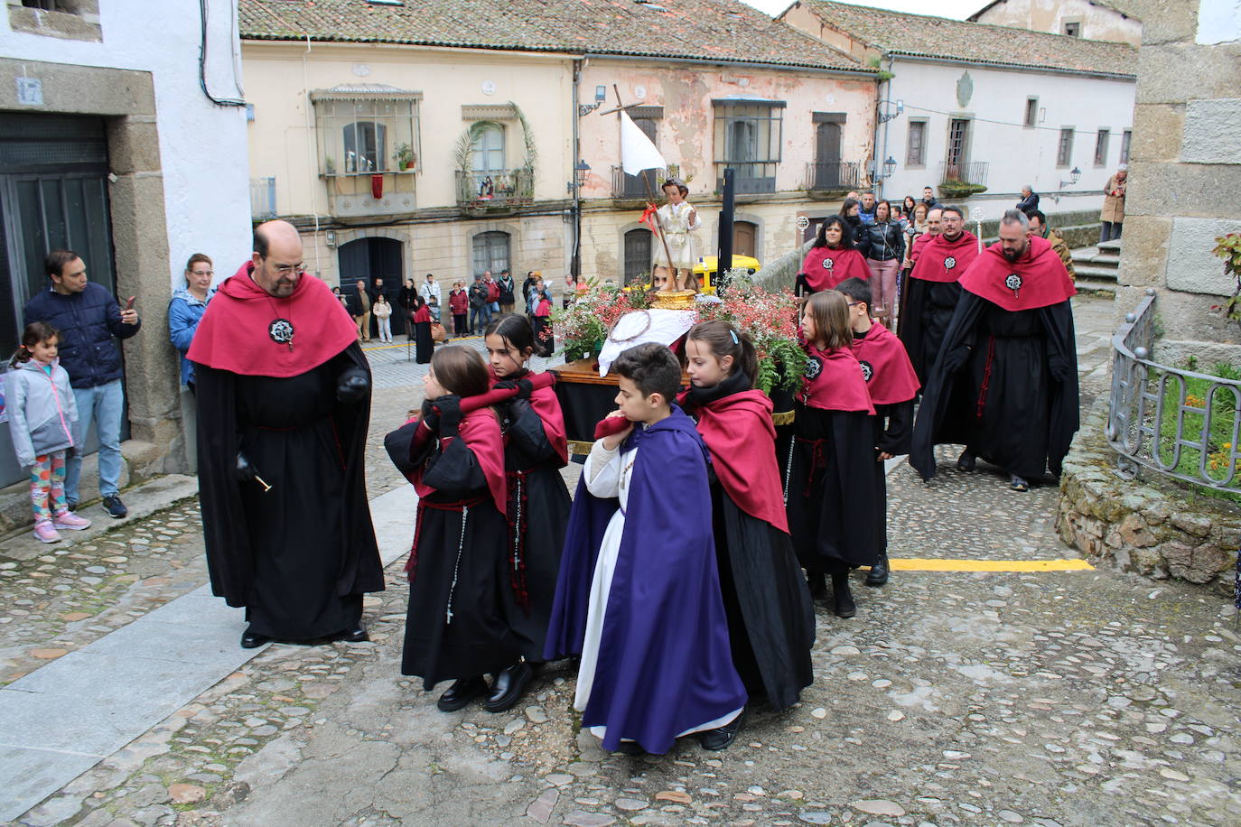 Los niños despiden la Semana Santa bejarana con la procesión de Jesús de Pasión y Gloria