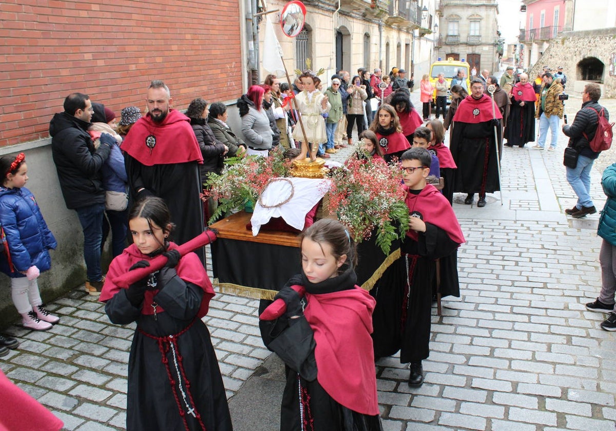 Los niños despiden la Semana Santa bejarana con la procesión de Jesús de Pasión y Gloria