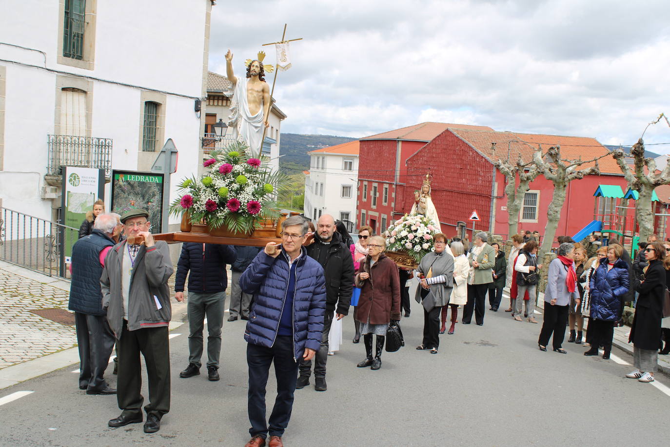 La Virgen de la Yedra celebra el encuentro con su hijo en Ledrada