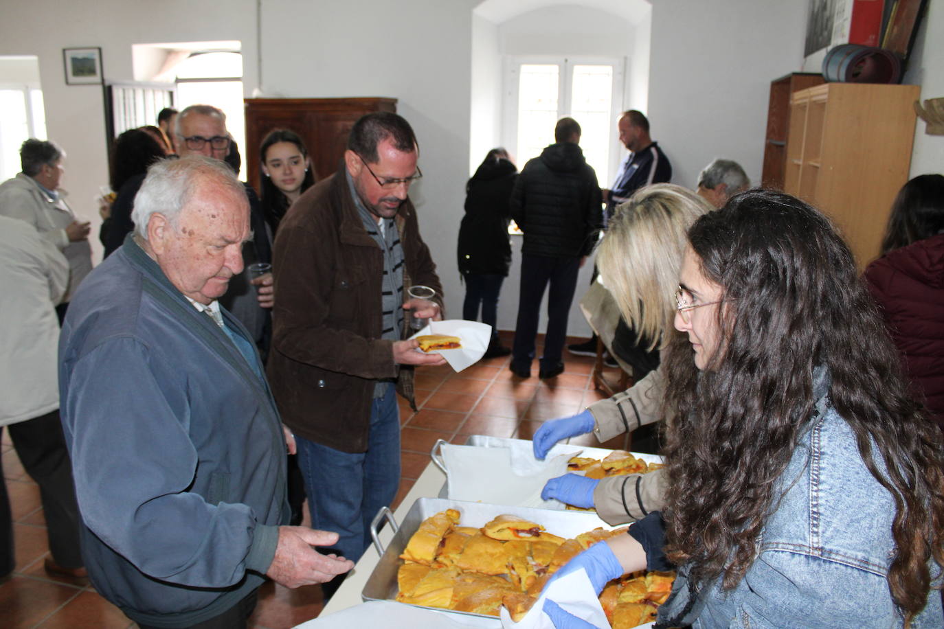 Nava de Béjar celebra la Pascua con la degustación del hornazo