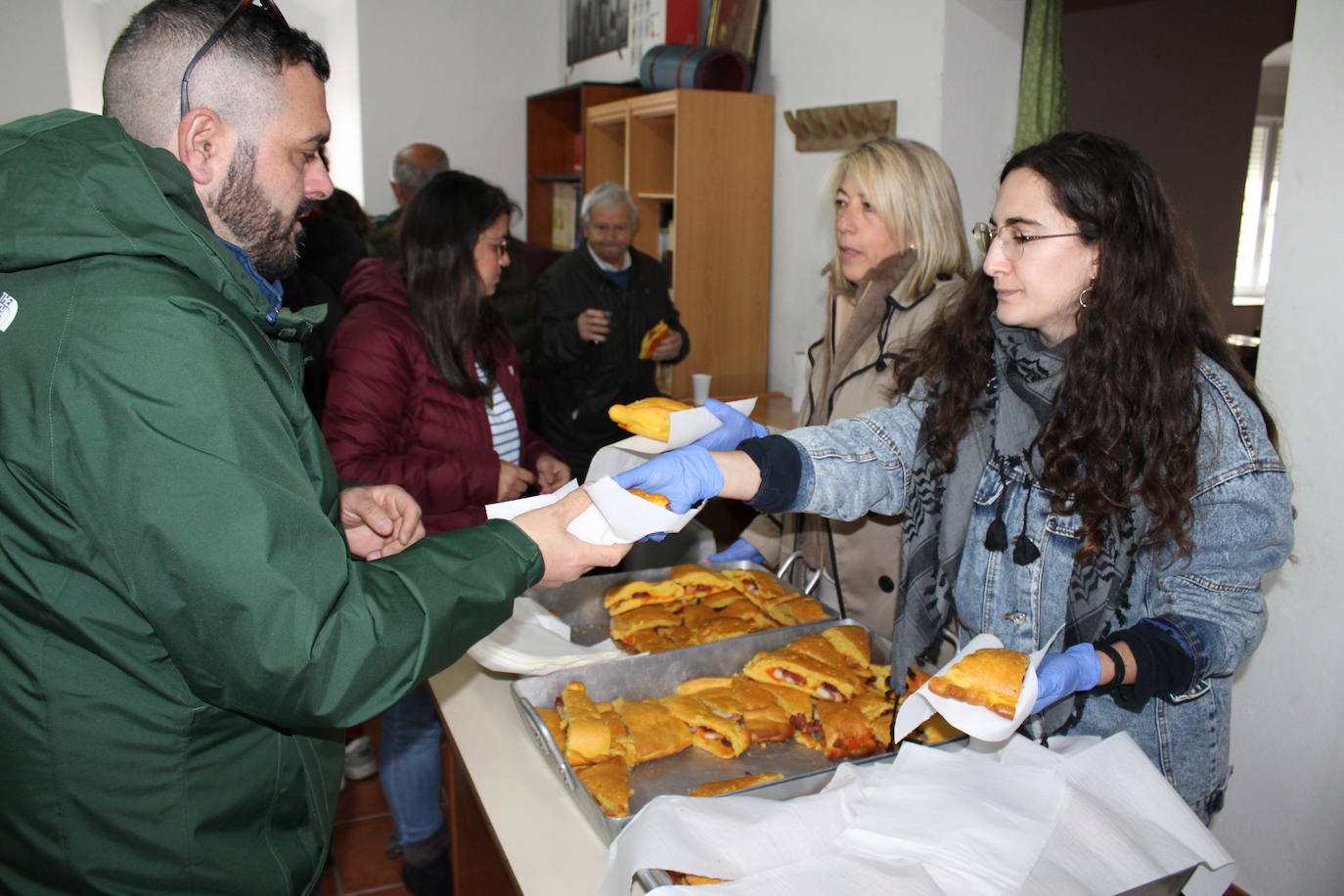 Nava de Béjar celebra la Pascua con la degustación del hornazo