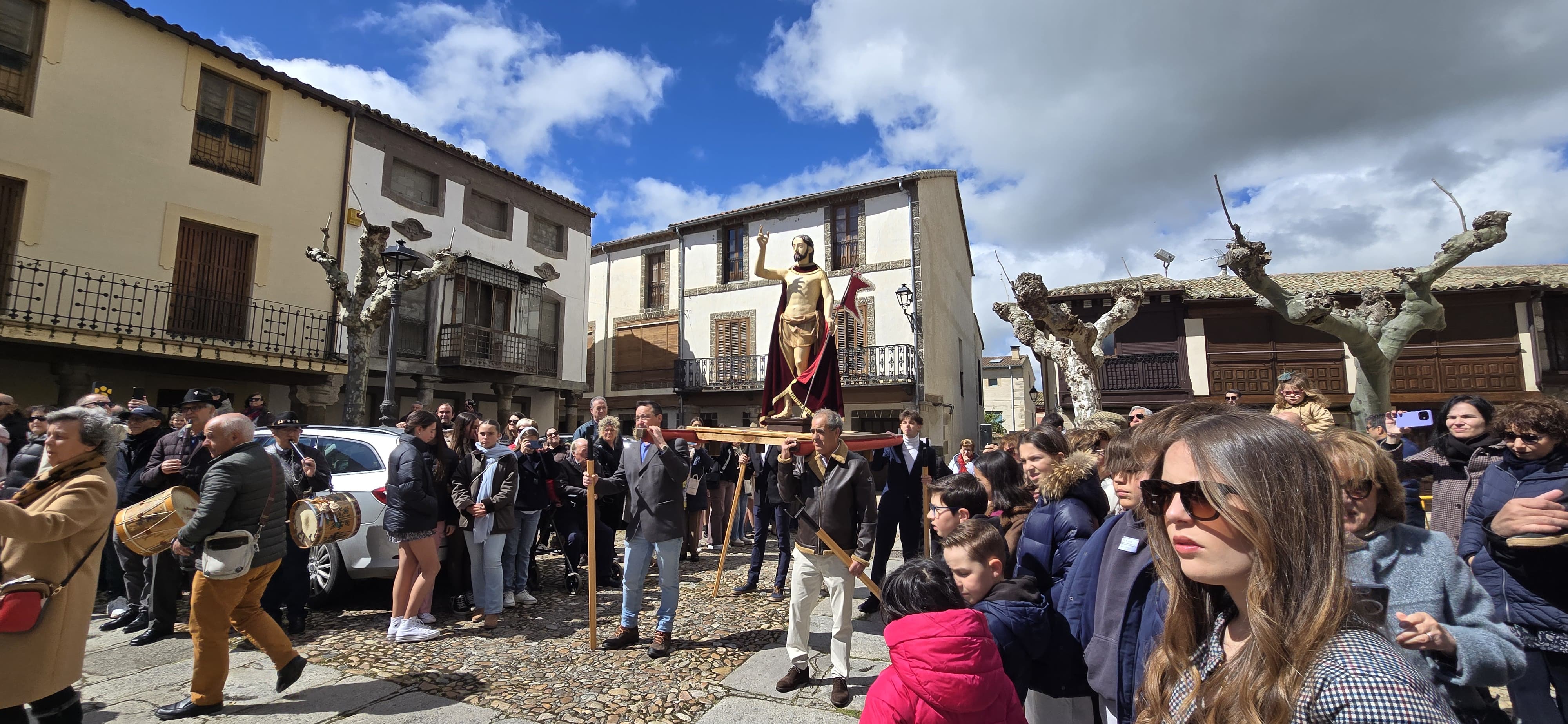 Ledesma vive su Resurrección entre piedra e historia