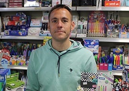 Nacho, en la librería que regenta desde hace tres años.