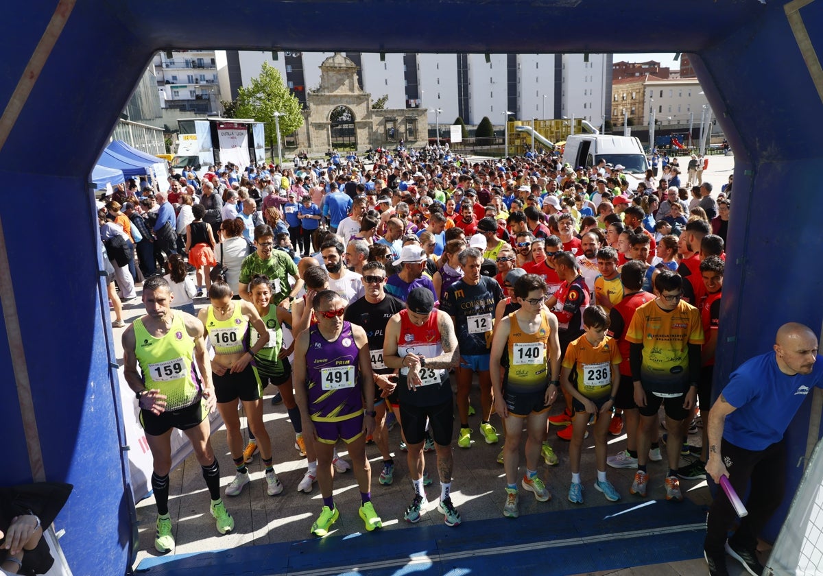 Un millar de participantes en la carrera por el Día de Castilla y León