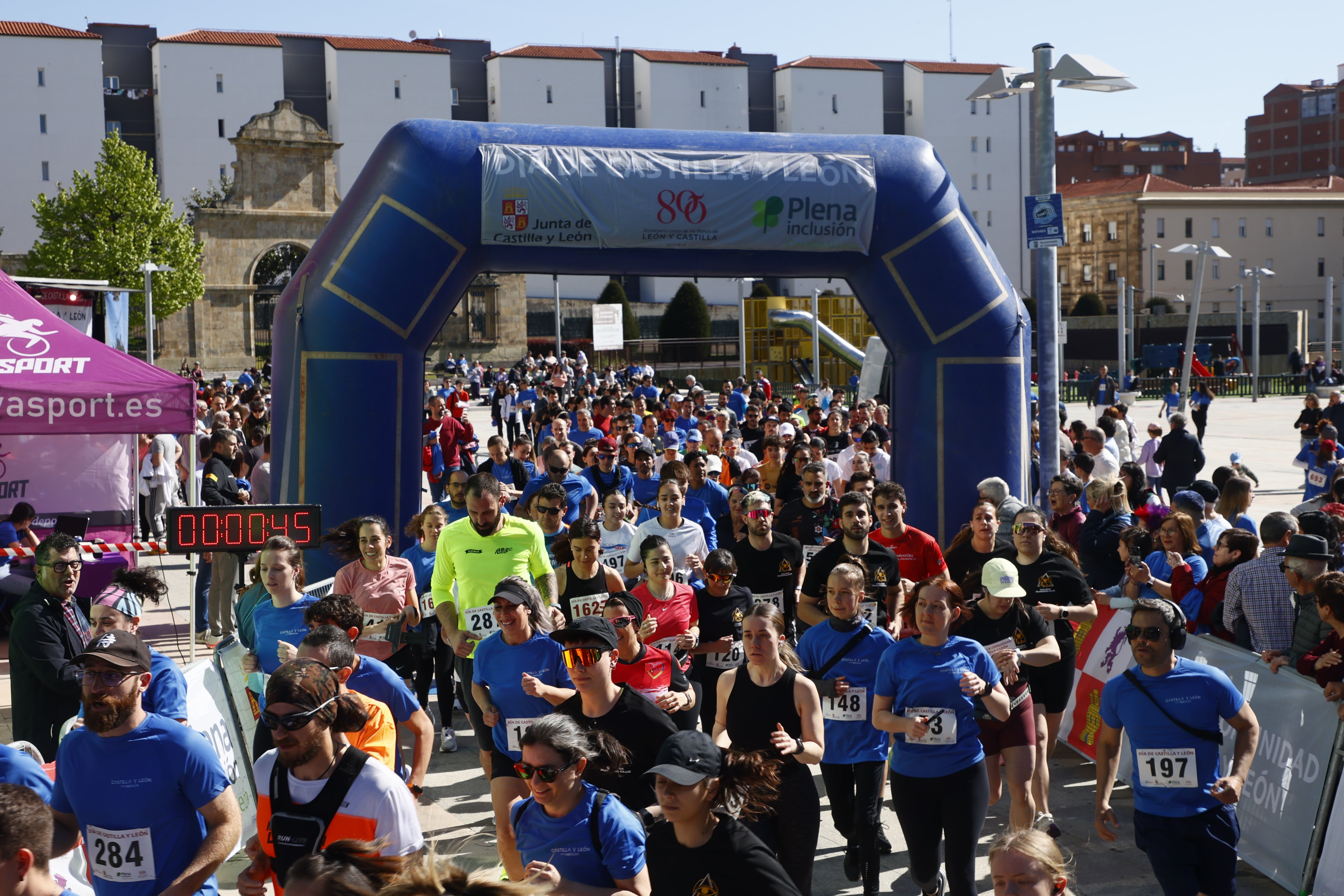 Un millar de participantes en la carrera por el Día de Castilla y León