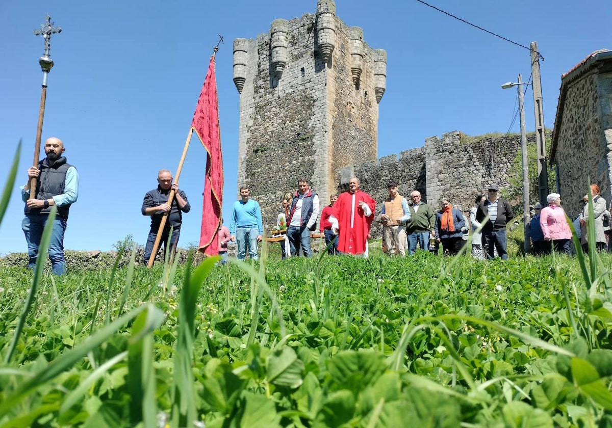 San Jorge bendice los campos del Alagón