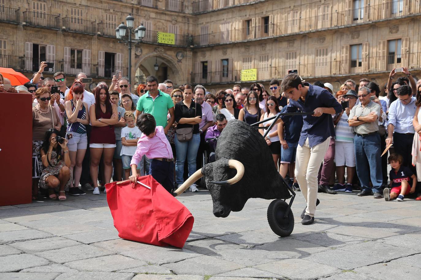 Marco Pérez seguía generando gran espectación. En la fotografía, durante otra exhibición de la Escuela Taurina en la Plaza Mayor en la Feria de septiembre de 2016.