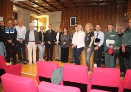 Los participantes en la Junta Local de Seguridad de Alba de Tormes para organizar el dispositivo ante la veneración de Santa Teresa.