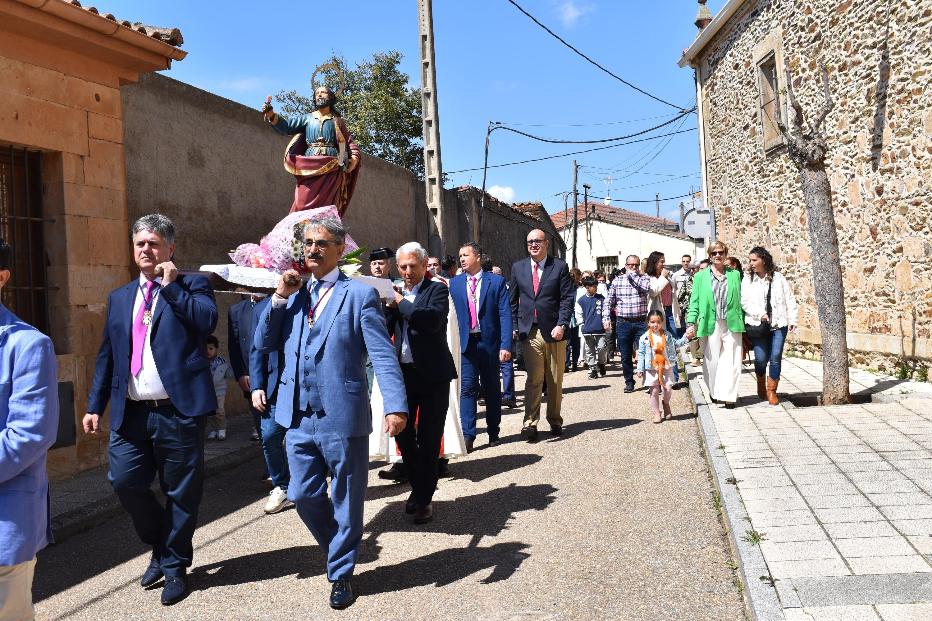 Doñinos abre el día grande de las fiestas de San Marcos con las citas religiosas y el reparto de vino y perronillas