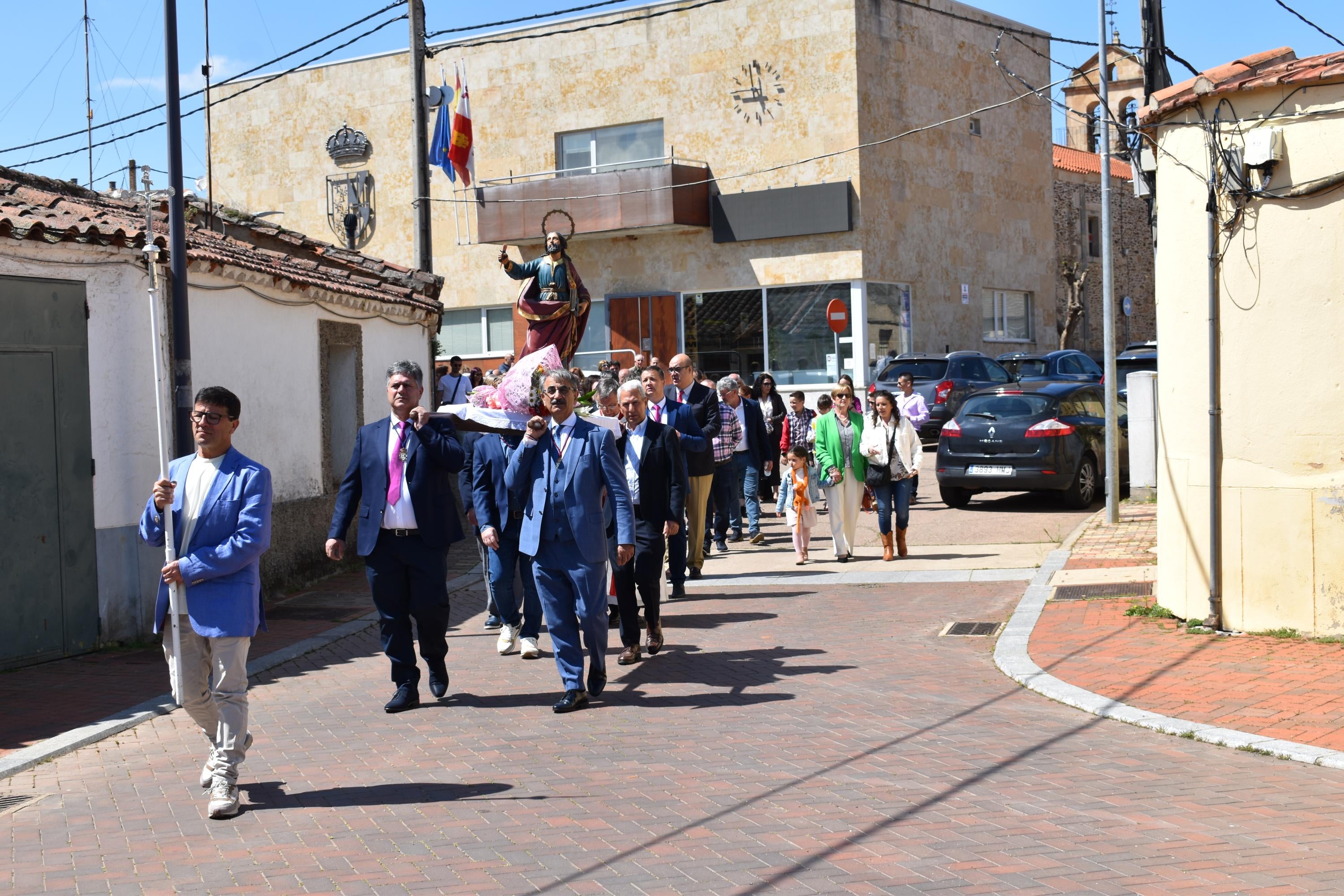 Doñinos abre el día grande de las fiestas de San Marcos con las citas religiosas y el reparto de vino y perronillas