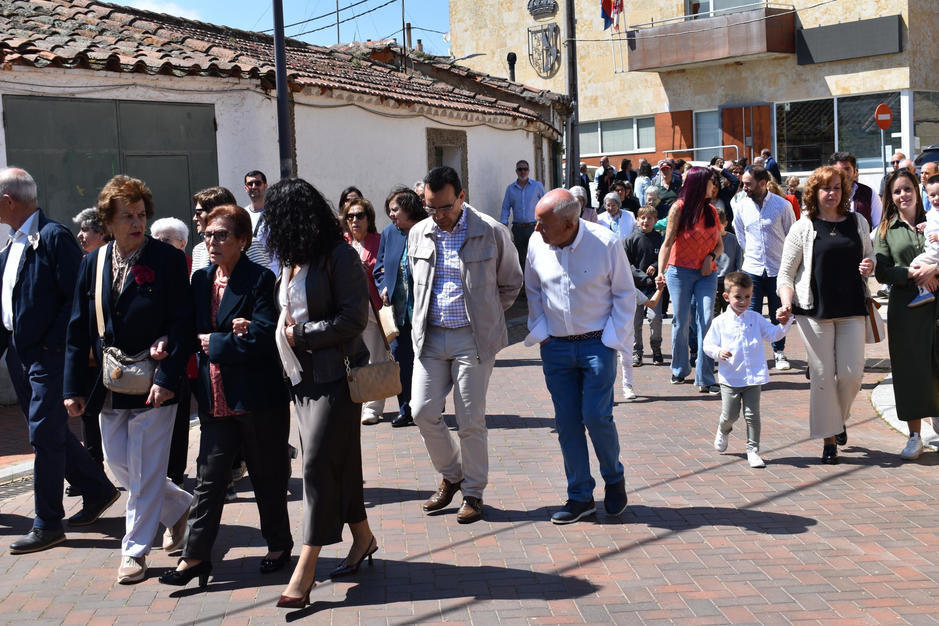 Doñinos abre el día grande de las fiestas de San Marcos con las citas religiosas y el reparto de vino y perronillas