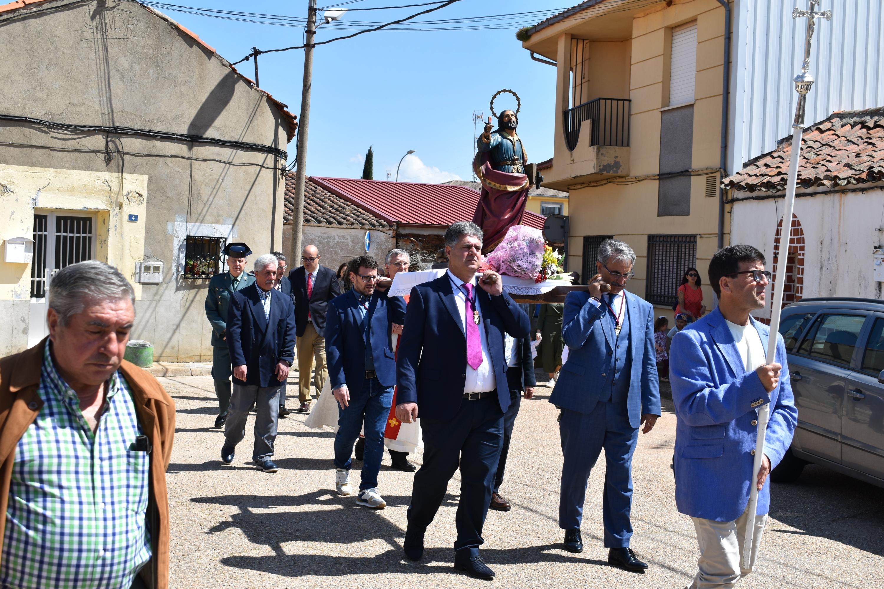 Doñinos abre el día grande de las fiestas de San Marcos con las citas religiosas y el reparto de vino y perronillas