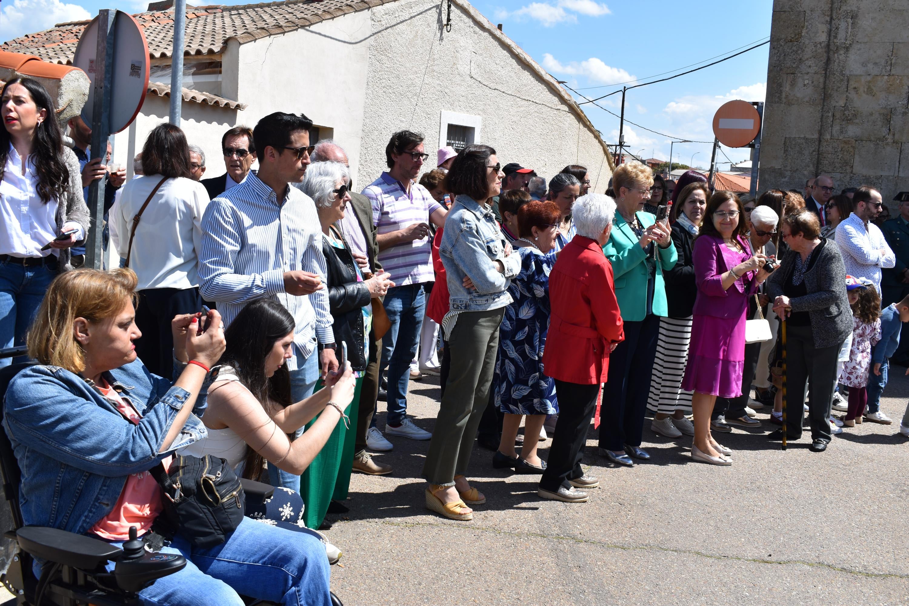 Doñinos abre el día grande de las fiestas de San Marcos con las citas religiosas y el reparto de vino y perronillas