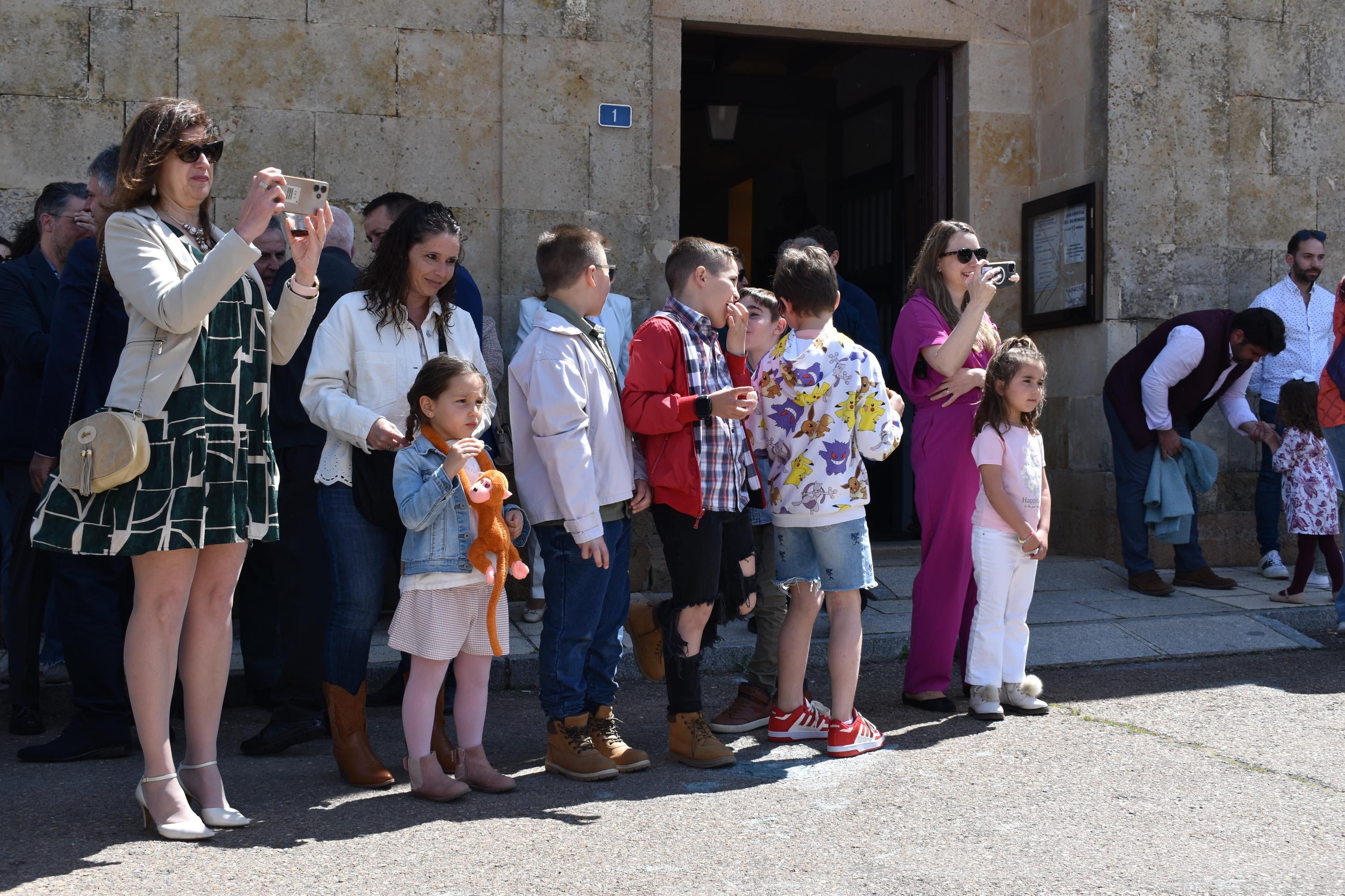Doñinos abre el día grande de las fiestas de San Marcos con las citas religiosas y el reparto de vino y perronillas