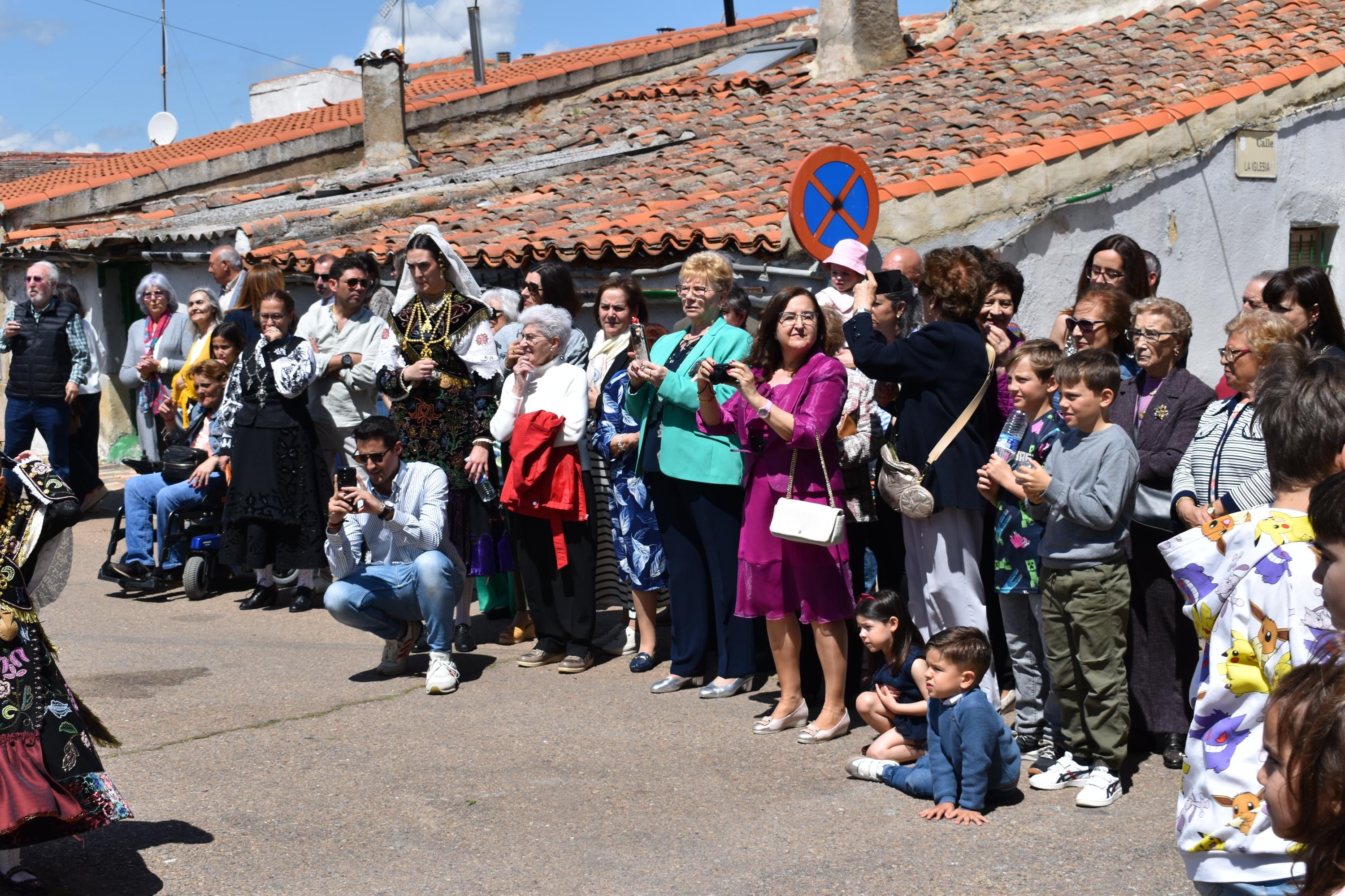 Doñinos abre el día grande de las fiestas de San Marcos con las citas religiosas y el reparto de vino y perronillas
