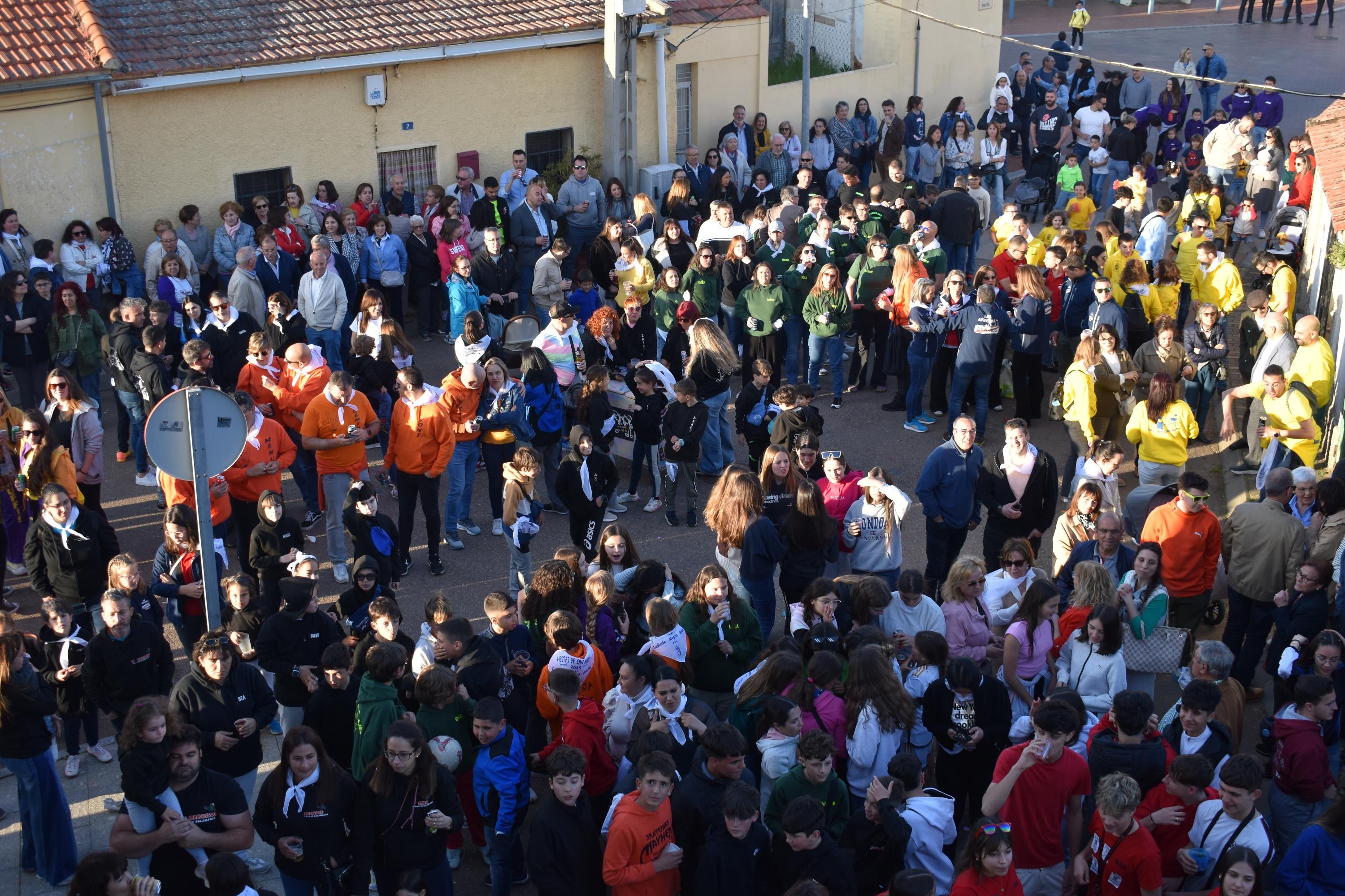 Estalla la fiesta en Doñinos de Salamanca con el chupinazo y el pregón oficial