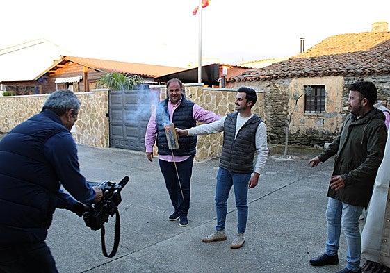 Rafael Rodríguez lanza el chupinazo de inicio de las fiestas