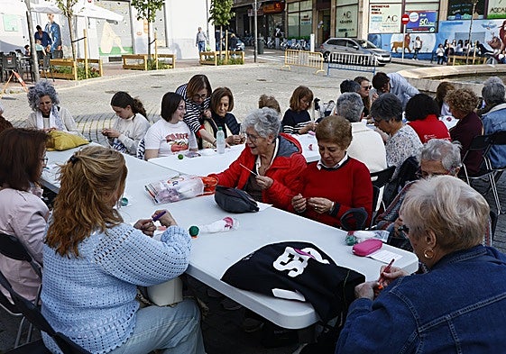 Grupos de muejres participan en la iniciativa.