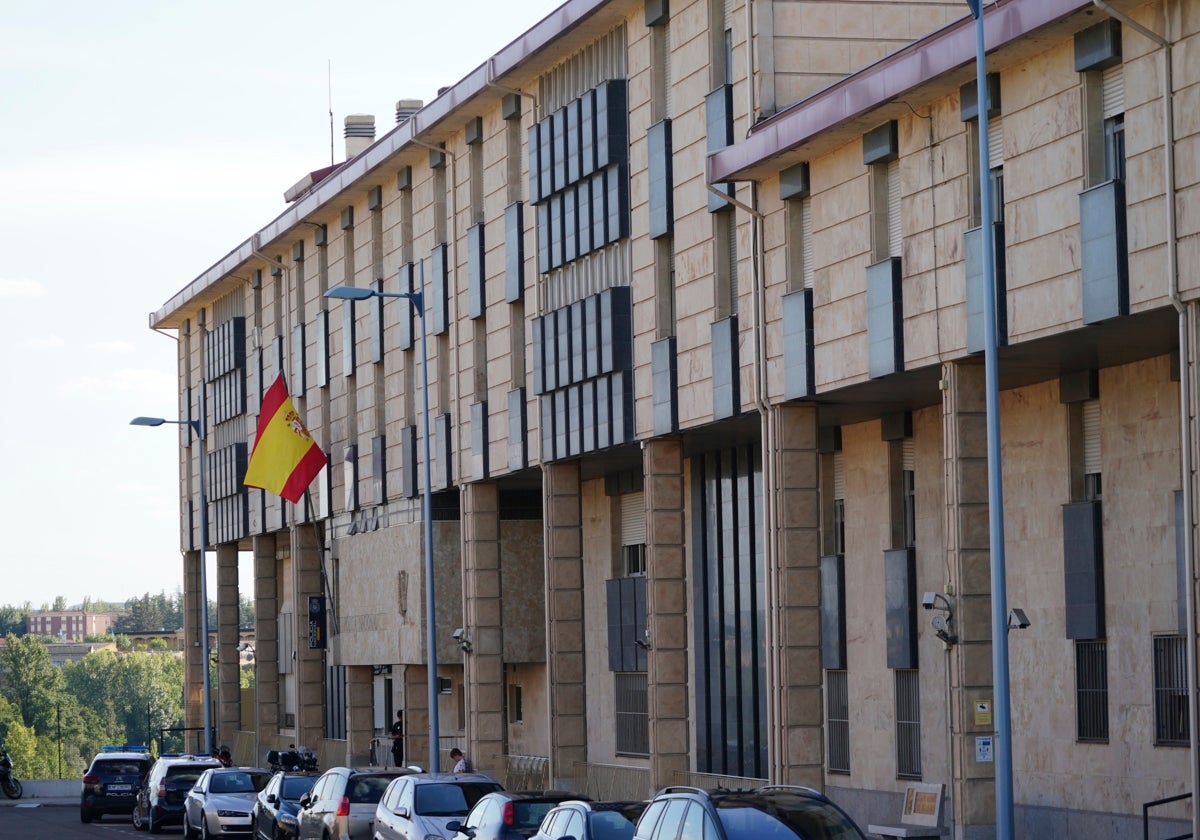 Una mujer detenida en Salamanca por robar ropa de una tienda desactivando las alarmas