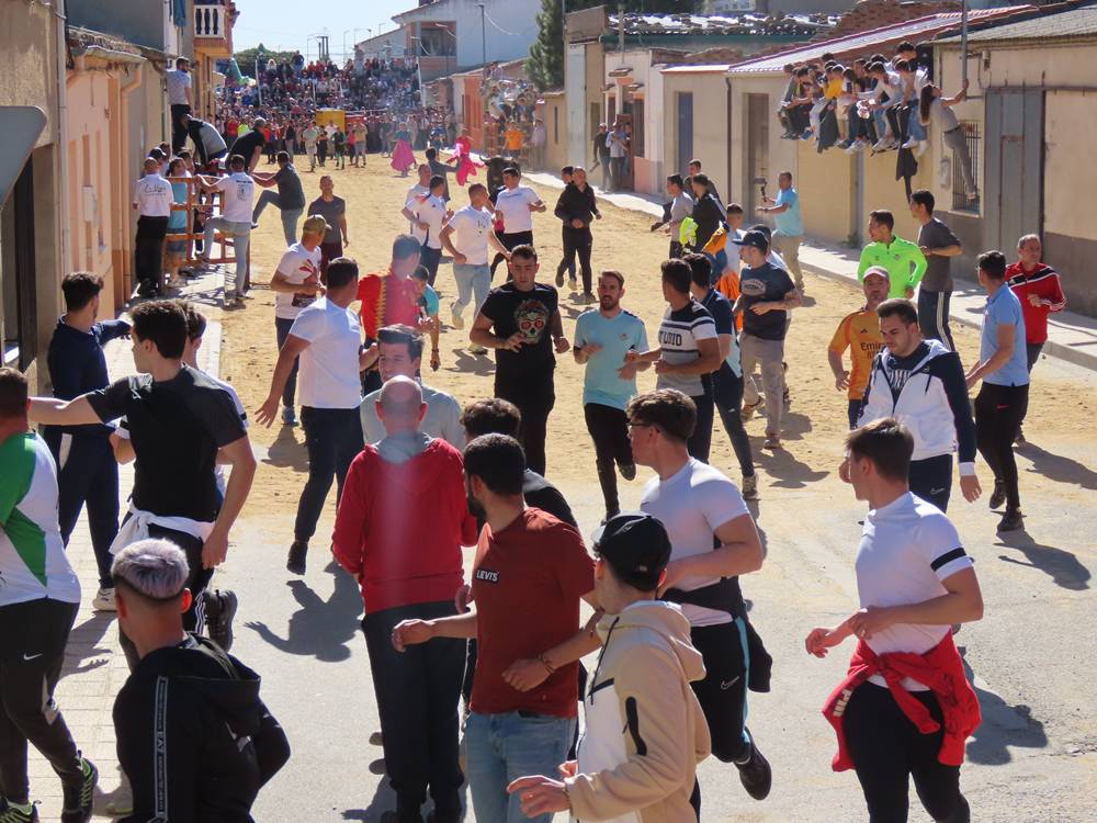 Bravura y juventud bajo un sol de justicia por las calles de Villoria