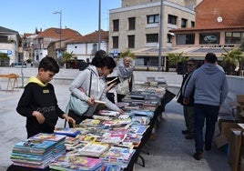 Venta de libros en Villares de la Reina.