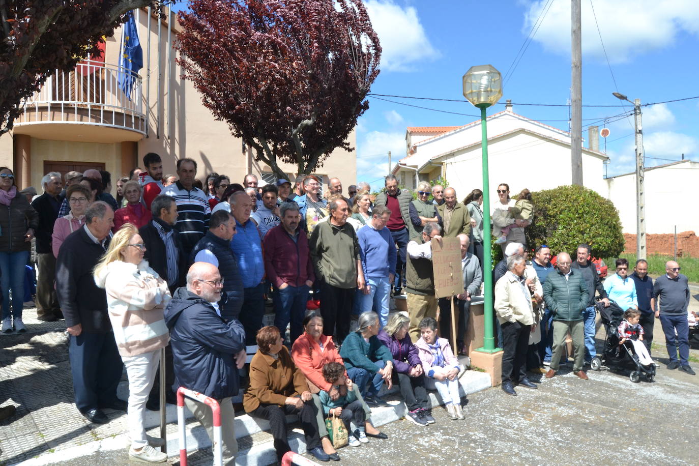Los vecinos de Dios le Guarde muestran su hartazgo ante los robos: «Están saqueando nuestras casas. No podemos dormir»
