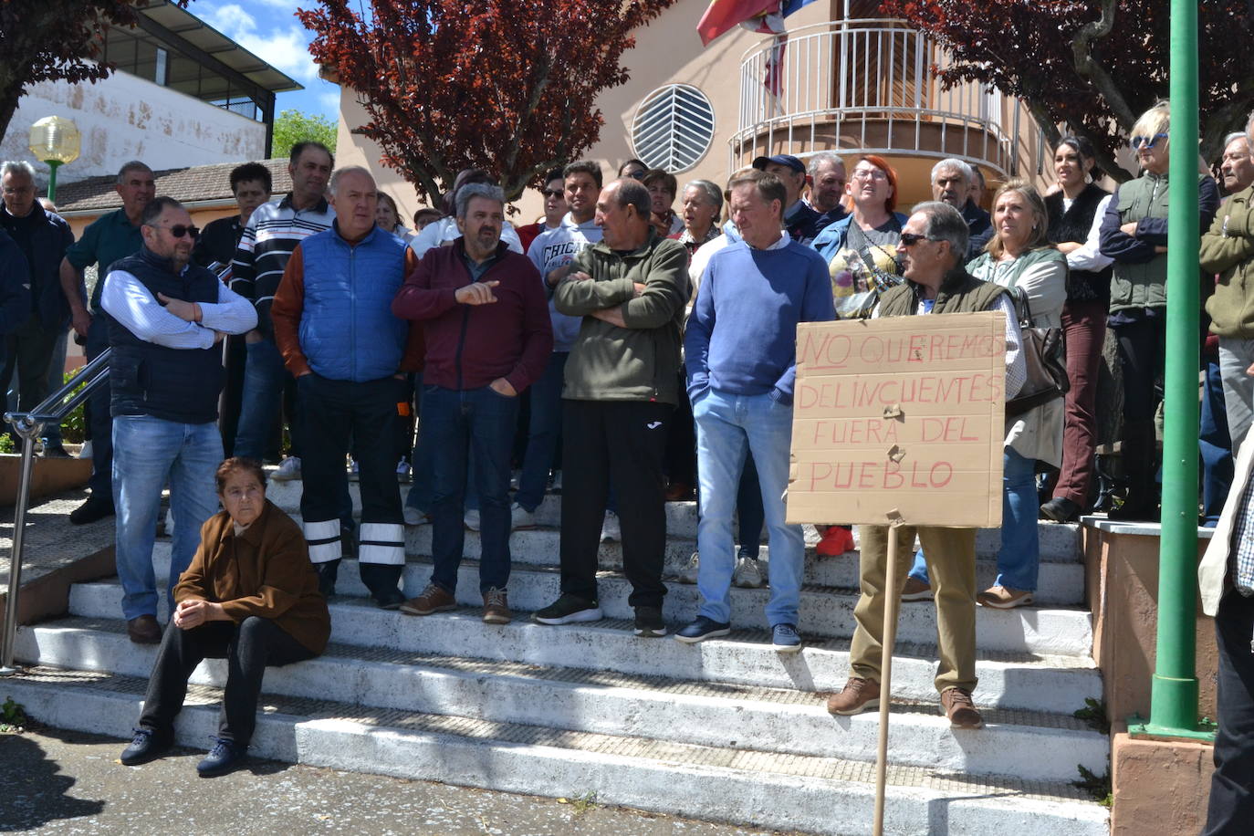 Los vecinos de Dios le Guarde muestran su hartazgo ante los robos: «Están saqueando nuestras casas. No podemos dormir»