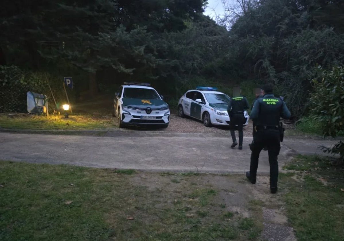 Agentes de la Guardia Civil durante el operativo de búsqueda de la menor.