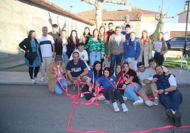 El grupo de la celebración de la fiesta de los quintos de 2025 en Castellanos de Moriscos.