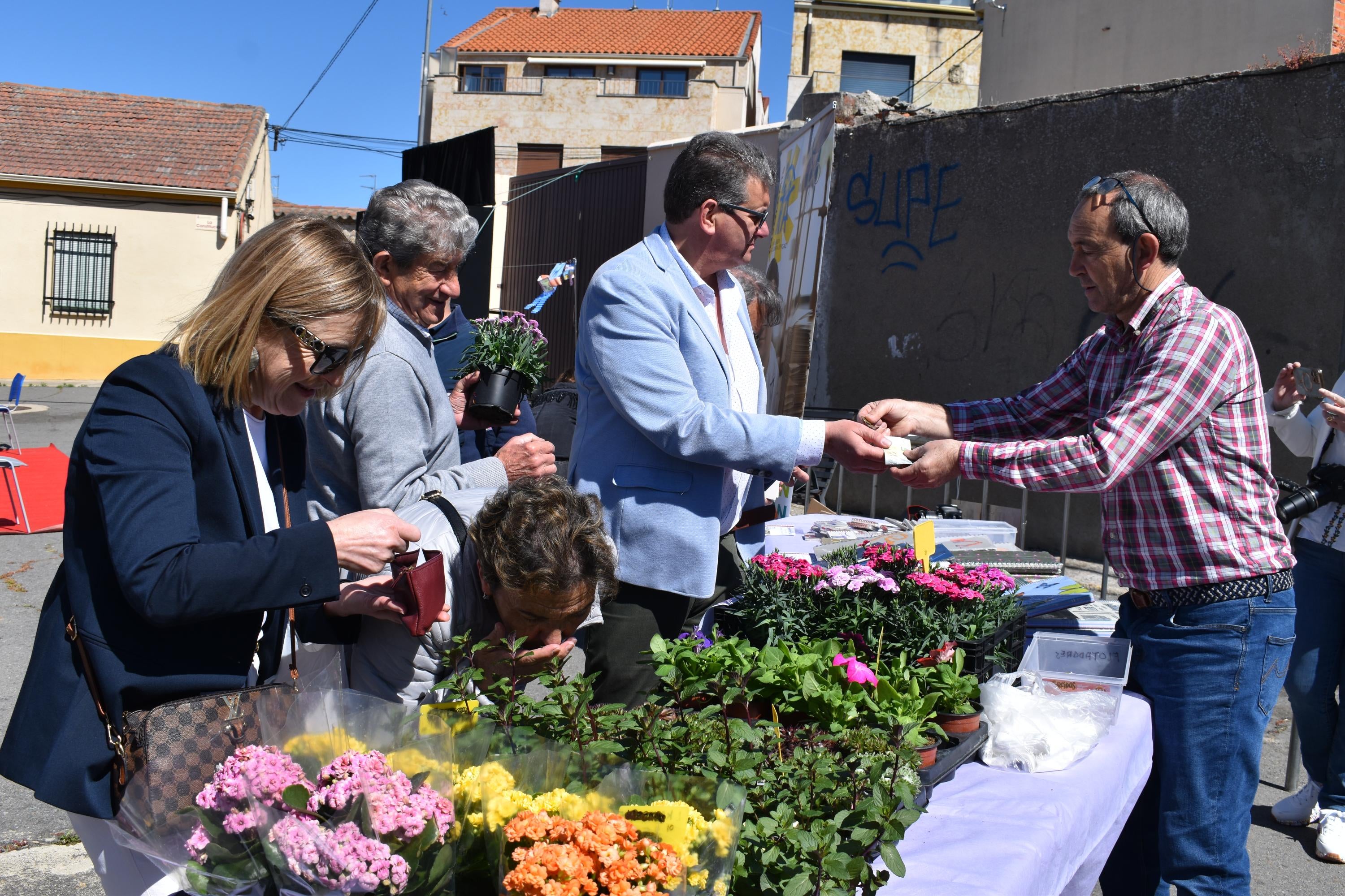 Cabrerizos disfruta de su particular Feria del Libro con tintes solidarios
