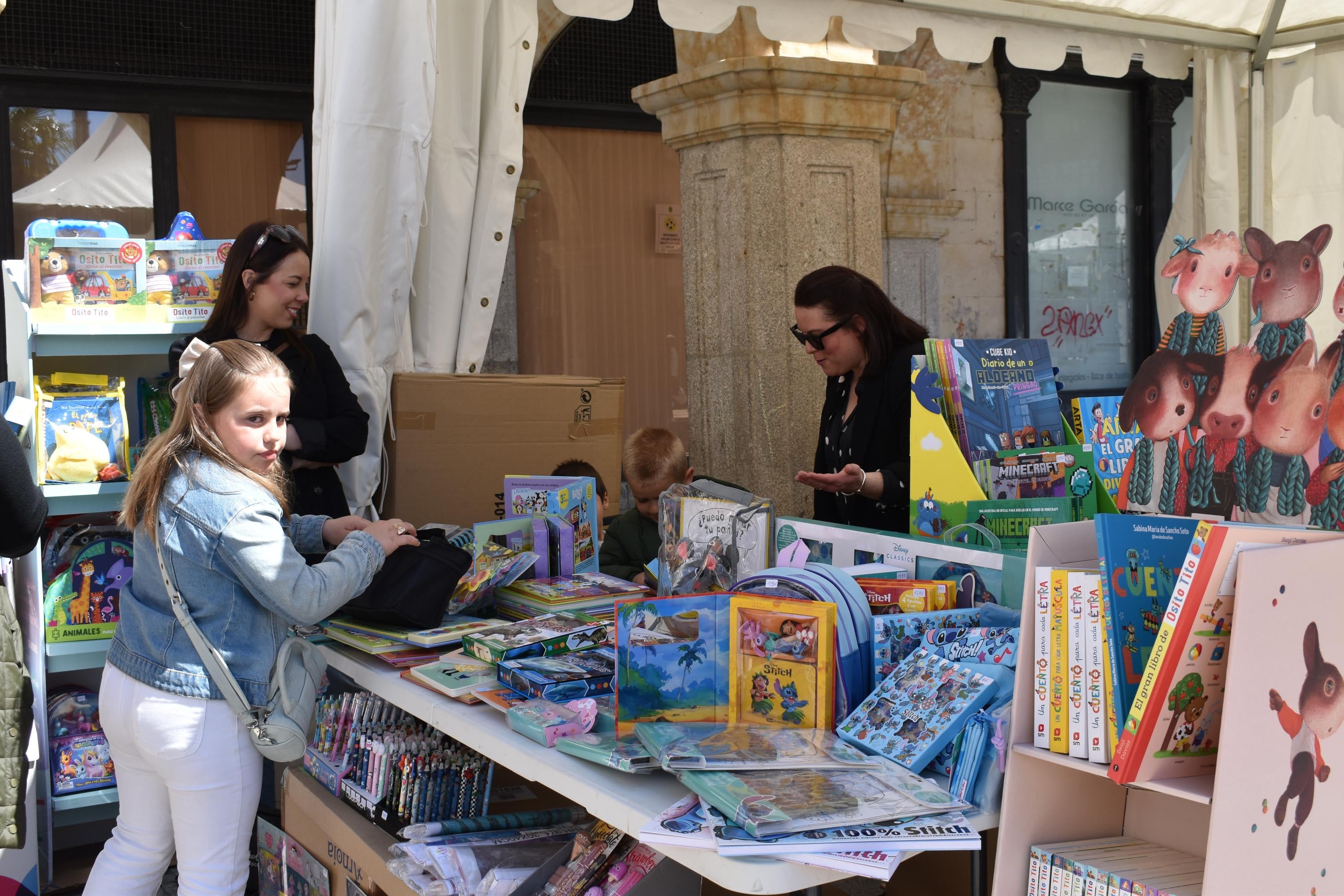Libros, solidaridad y microrrelatos de esperanza en Alba de Tormes