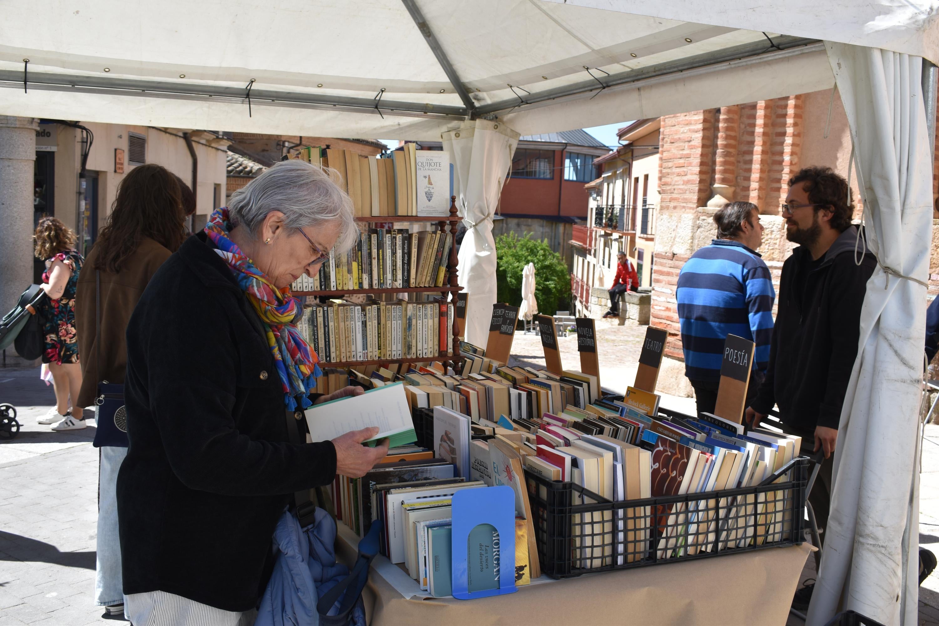 Libros, solidaridad y microrrelatos de esperanza en Alba de Tormes