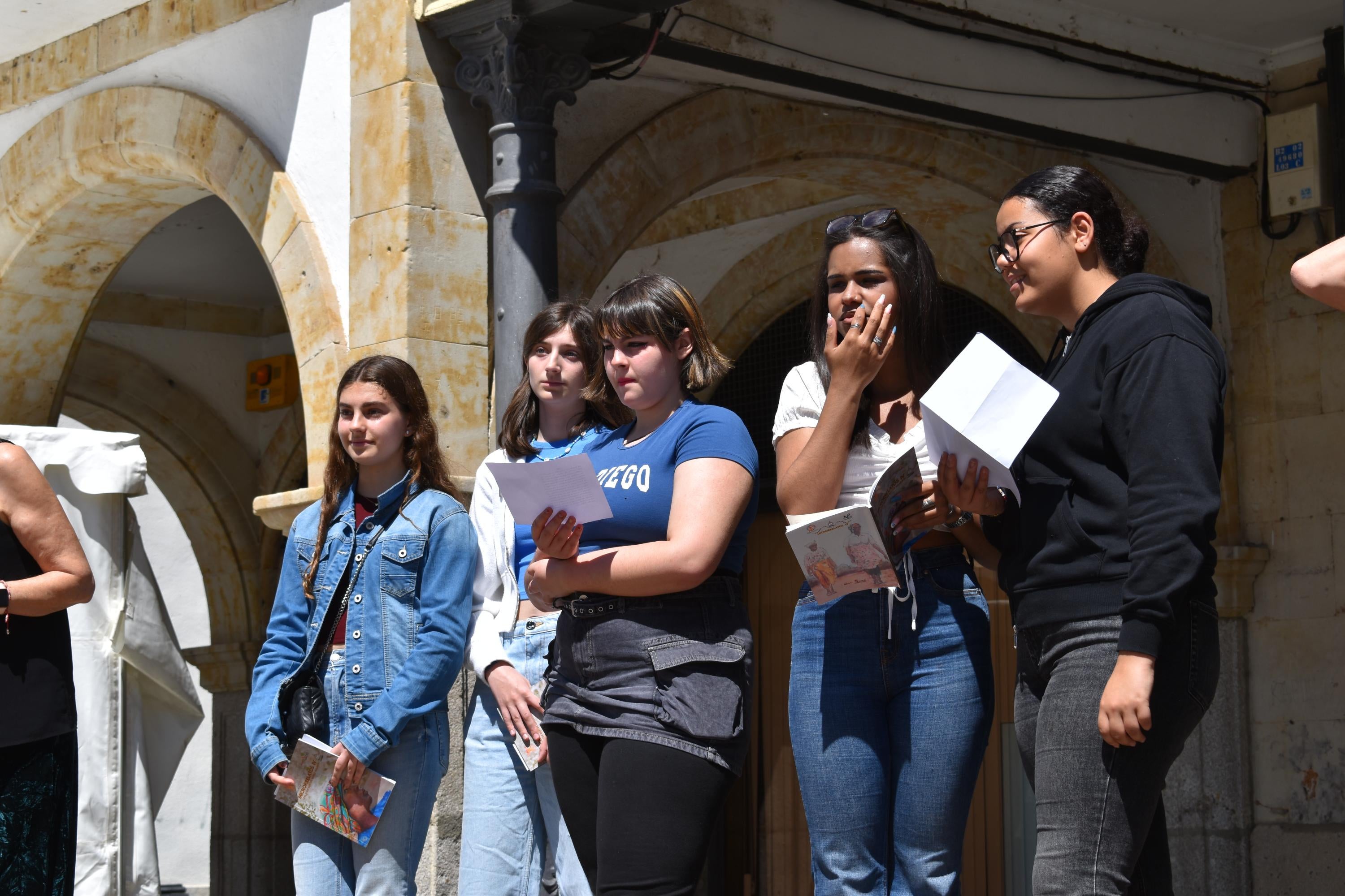 Libros, solidaridad y microrrelatos de esperanza en Alba de Tormes