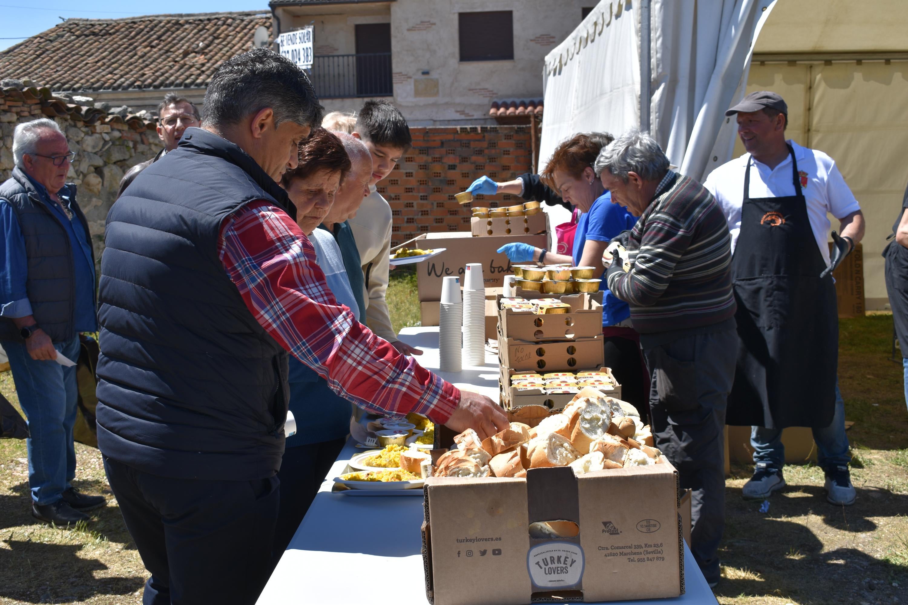 Paella para 400 personas en la víspera del día grande en Torresmenudas