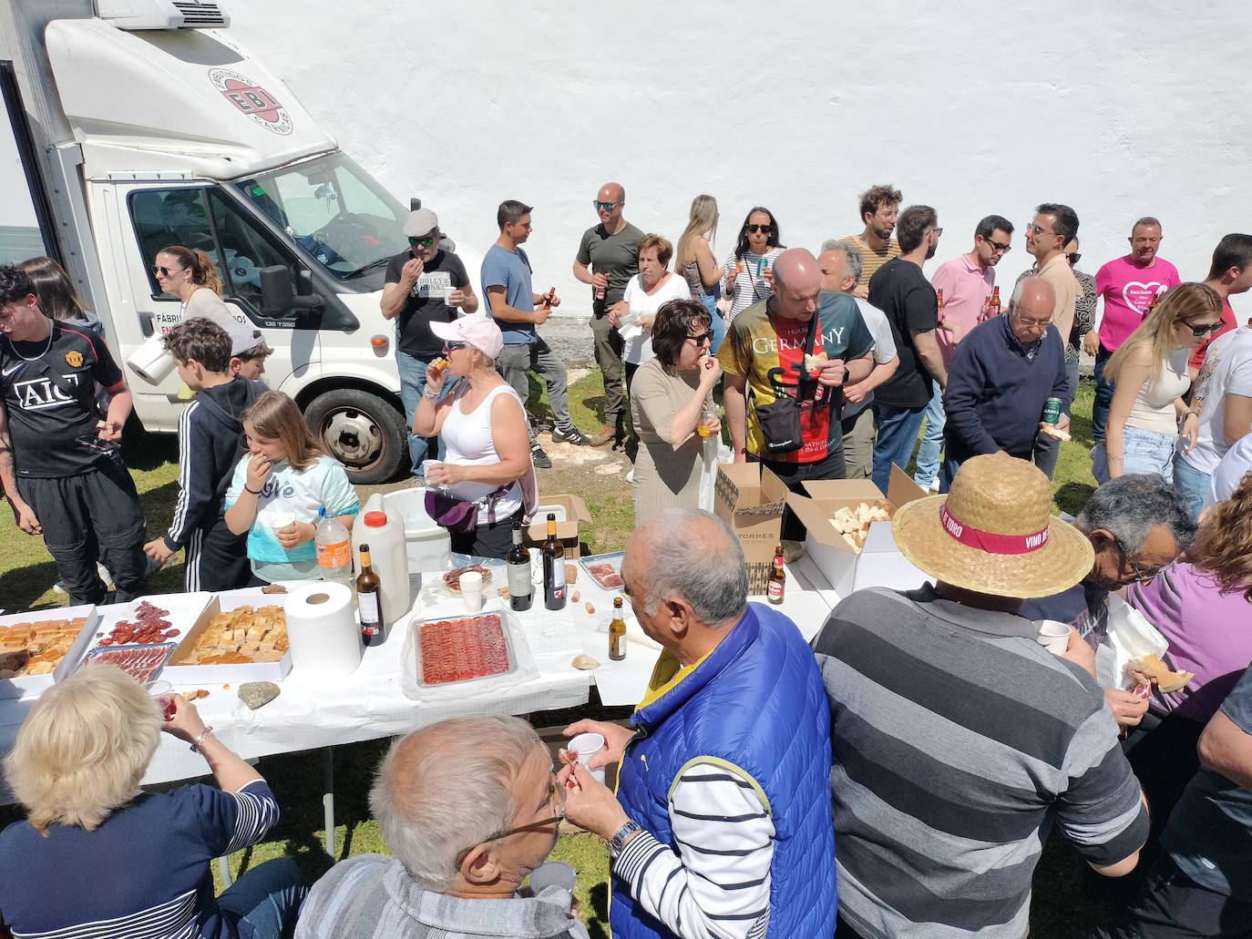 La picota de los quintos luce ya en Los Santos para recibir a la Virgen del Gozo