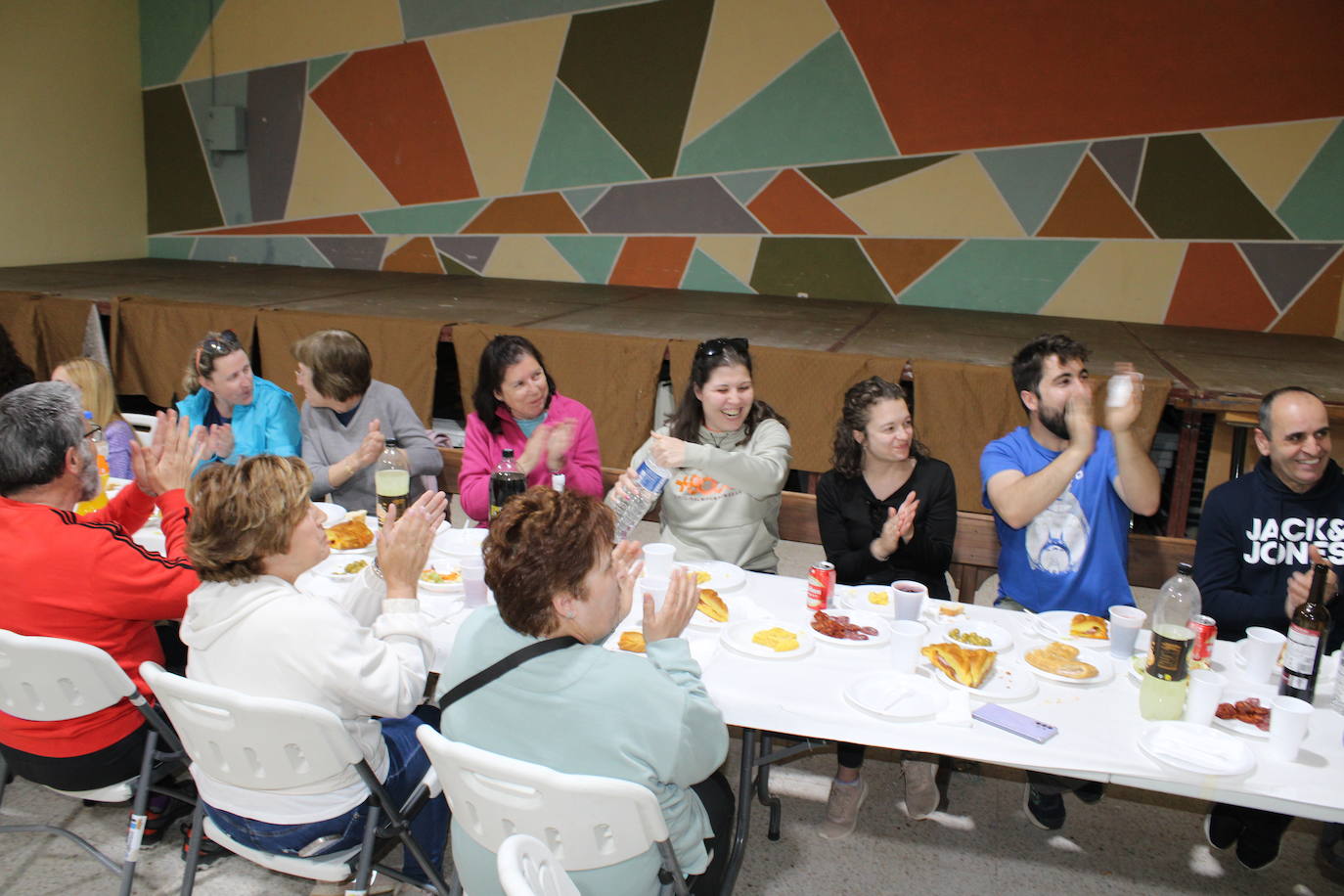 Pizarral disfruta del hornazo en la antesala del Lunes de Aguas