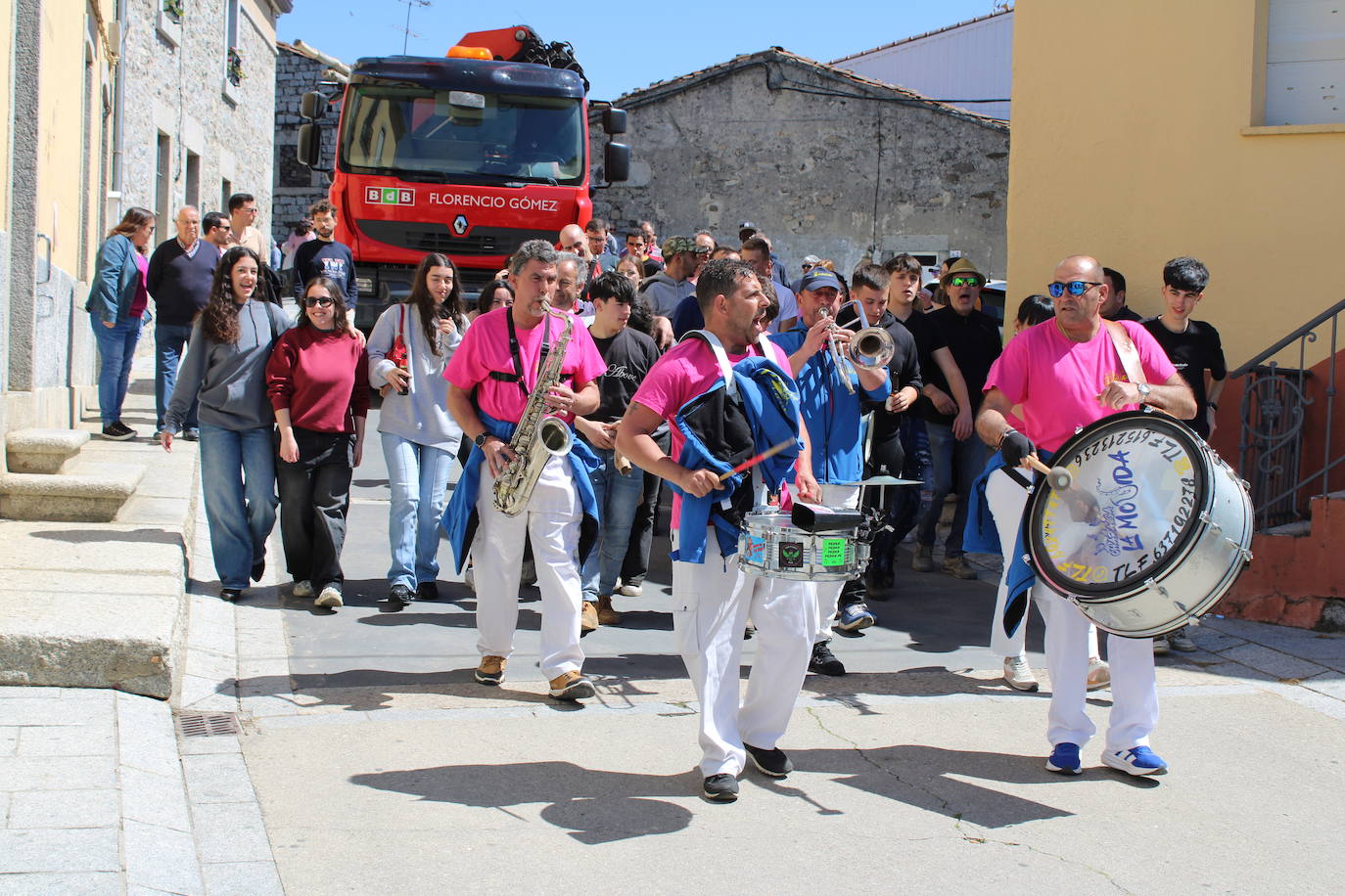 La picota de los quintos luce ya en Los Santos para recibir a la Virgen del Gozo